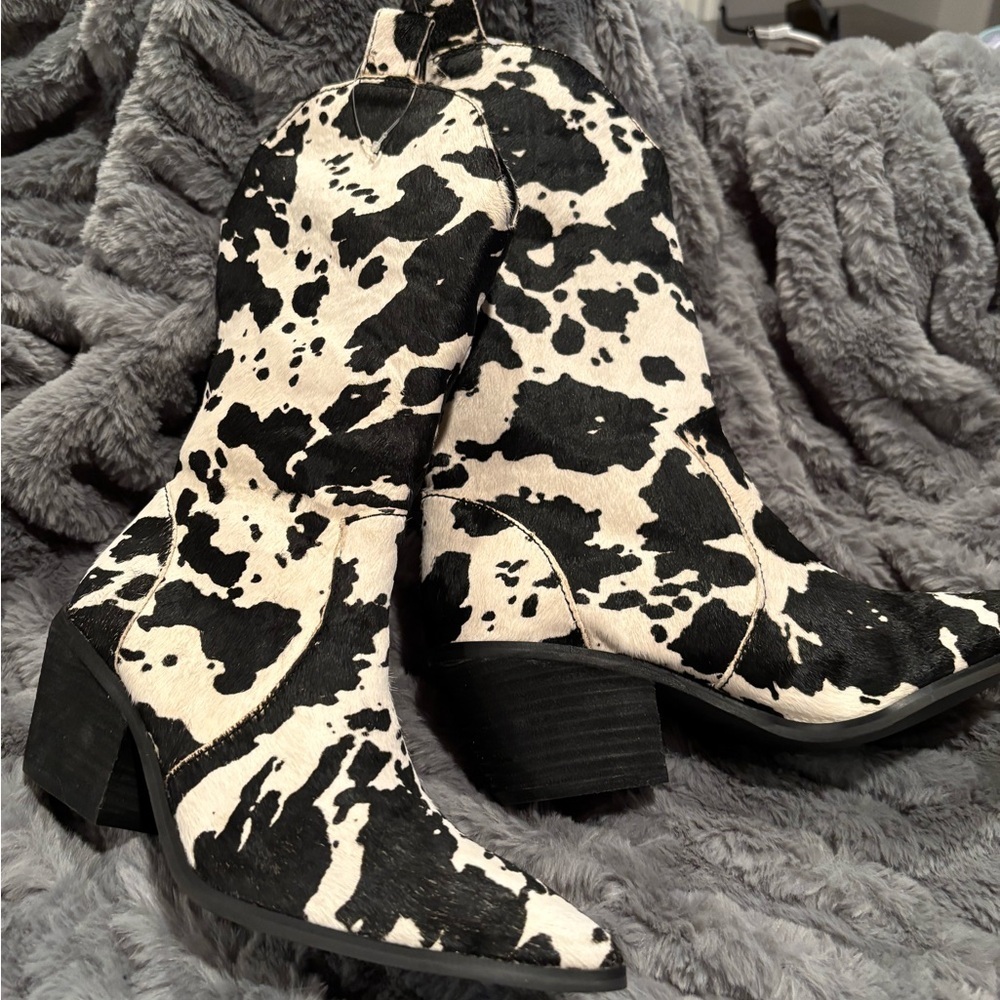 Dingo Black and White Cowhide Cowboy Boots - Picture 10 of 16